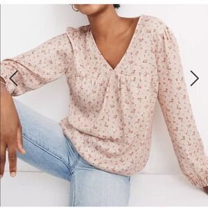 Madewell Satin Puff sleeve v neck top in Babys breath size medium